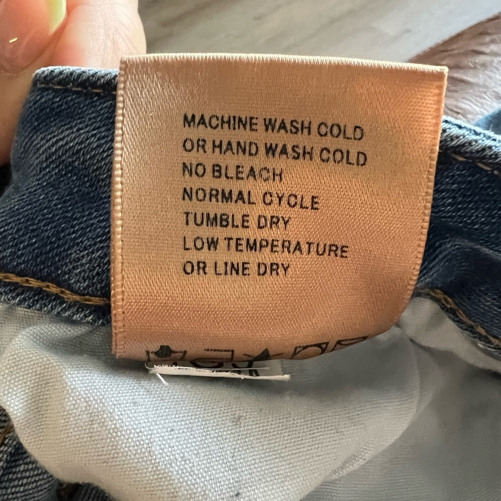 Driftwood Roxy cropped jean. Raw hem. Light blue denim. EUC. Size 30. - Picture 11 of 11